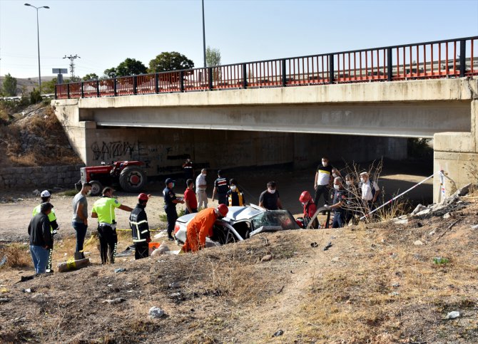Kırıkkale'de köprüden düşen otomobilin sürücüsü öldü