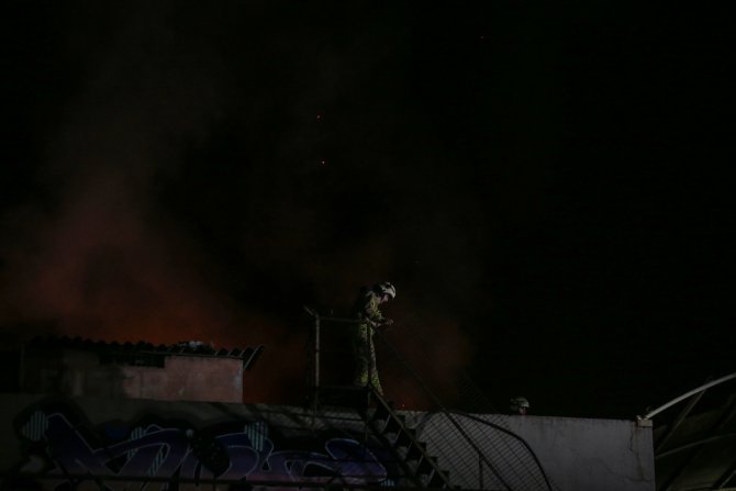 Zeytinburnu'nda çorap atölyesinde çıkan yangın hasara neden oldu