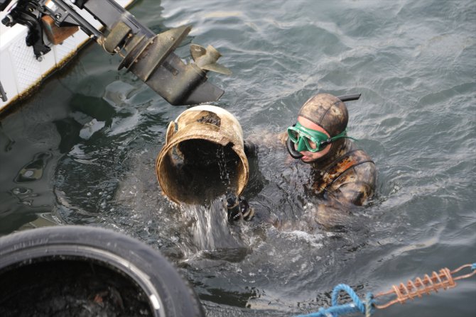 Bodrum'da dalgıçlardan deniz dibi temizliği