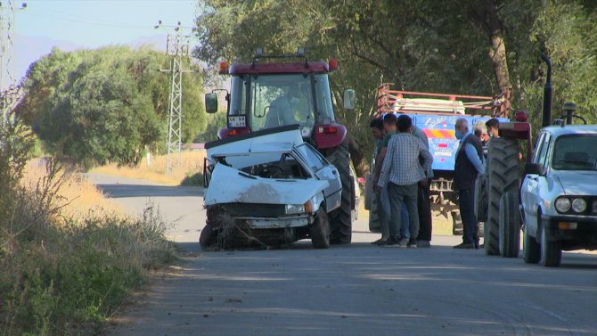 Kahramanmaraş'ta çarpışan 2 otomobil sulama kanalına düştü: 3 yaralı