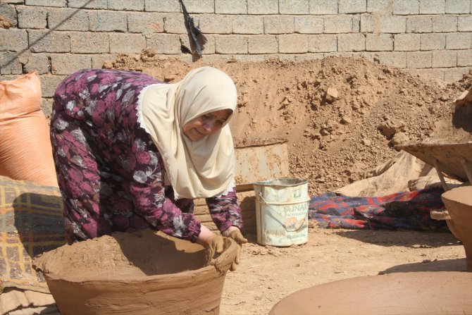 Kerkük'te çamur tandırlar, kadınların "ekmek" kapısı oldu