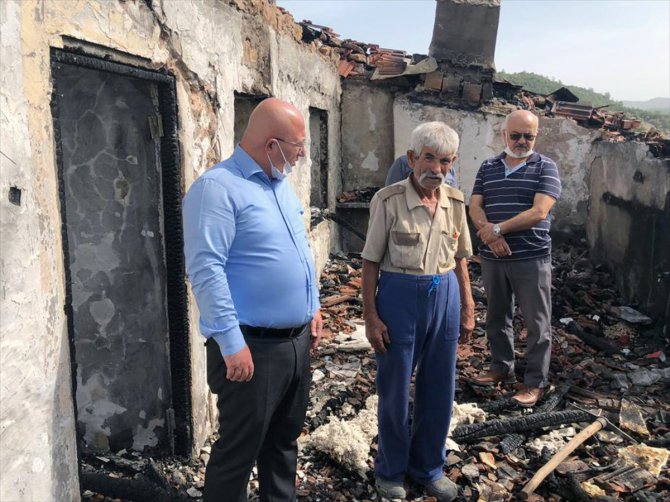 Muğla'da evi yanan aileye belediye, AFAD ve kaymakamlıktan destek sözü