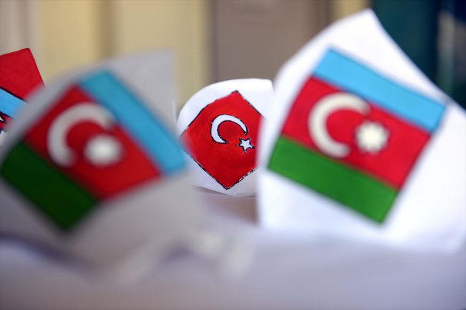 Tokat Olgunlaşma Enstitüsünden Türk ve Azerbaycan bayraklı maske