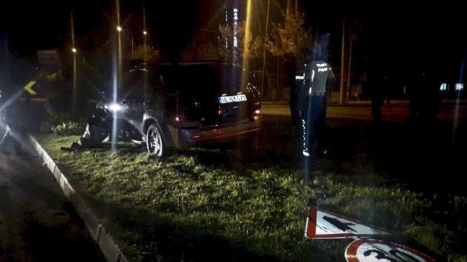 Bursa'da çaldıkları araçla kaçarken kaza yapan 2 şüpheli yakalandı