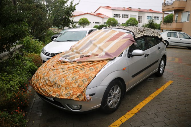 Çanakkale’de sürücüler araçlarını yağışa karşı korumaya aldı