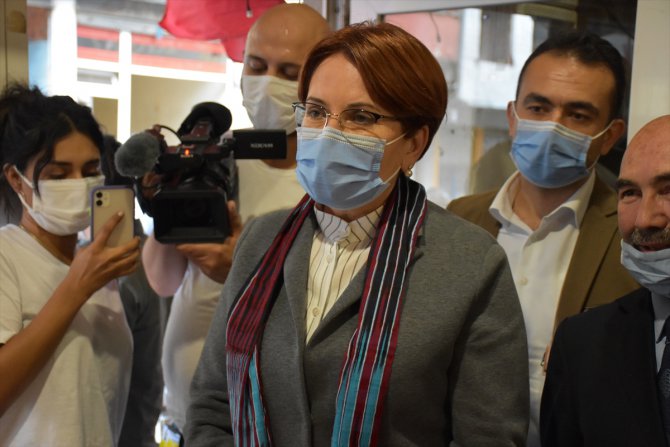 İYİ Parti Genel Başkanı Meral Akşener, Giresun'da esnafla buluştu