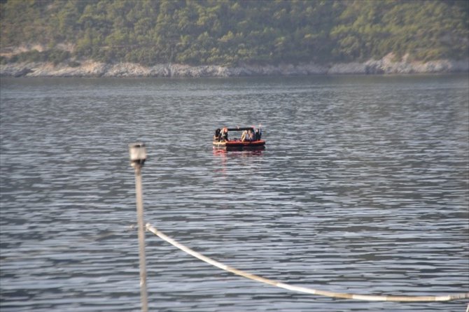 Kuşadası'nda Türk karasularına itilen 13 sığınmacı kurtarıldı