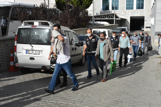 Samsun merkezli FETÖ operasyonunda gözaltına alınan eski polislerden 11'i adliyede