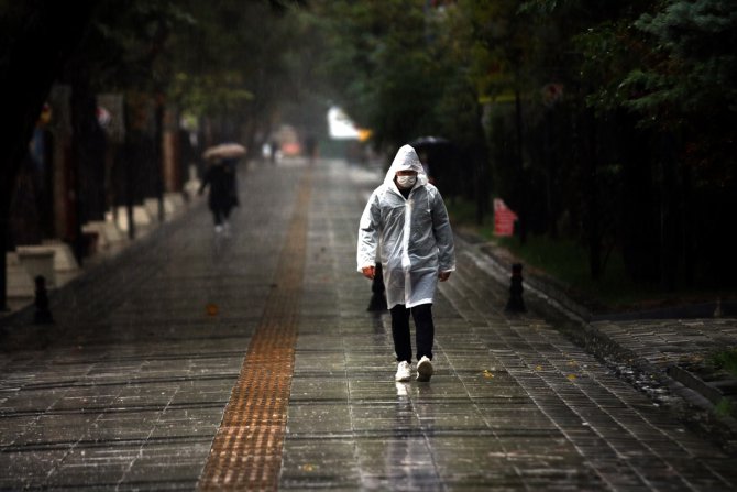 Turuncu uyarı verilen Kırklareli'nde yağış başladı