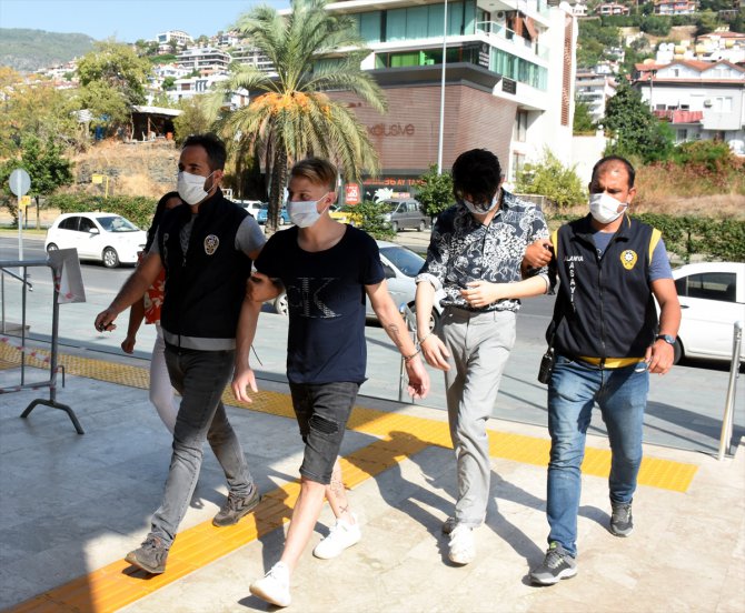 Antalya'da hırsızlık iddiasıyla yakalanan 4 Norveçli serbest kaldı