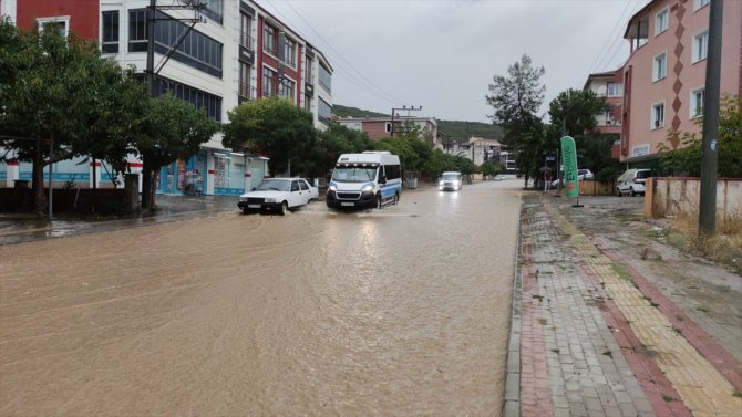 Bursa'da sağanak ve dolu yağışı etkili oldu