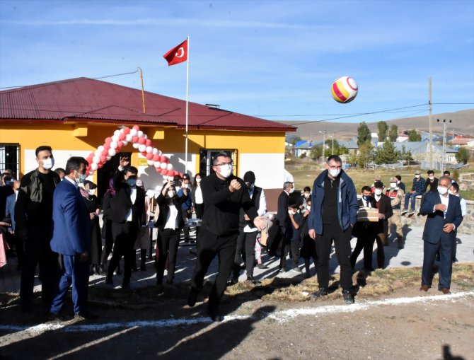 Erzurum'da hayırseverler tarafından yaptırılan ortaokul açıldı