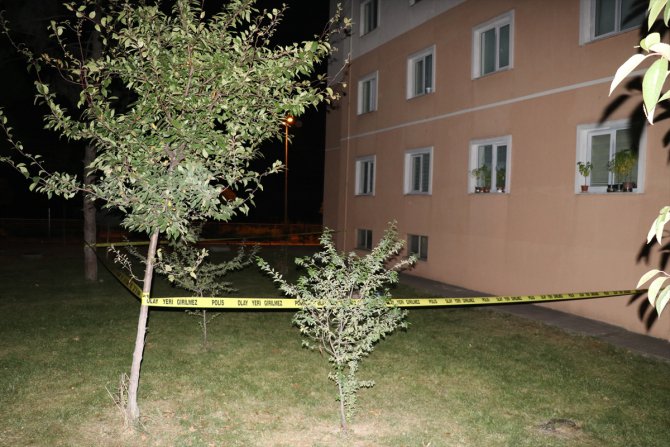 Karabük'te dördüncü kattan düşen kişi ağır yaralandı
