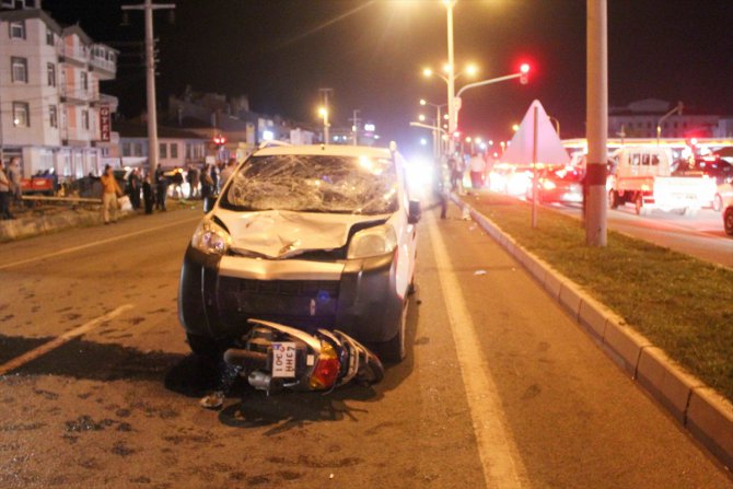 Kütahya'da hafif ticari araç iki motosiklete çarptı: 1 ölü, 2 yaralı