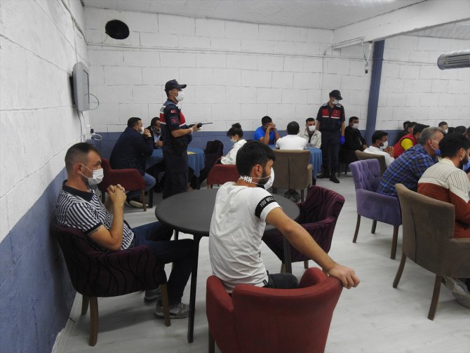 Nevşehir'de dernek binasında kumar oynayan 43 kişi yakalandı