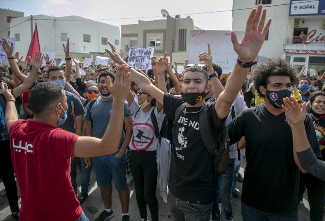 Tunus'ta güvenlik güçlerine saldırının cezalandırılmasını öngören tasarı protesto edildi