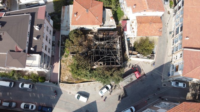 Denizli'de yaklaşık 200 yıllık tarihi konak yangında ağır hasar gördü