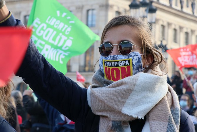 Fransa’da "nesli bozmaya yönelik" biyoetik yasa tasarısı protesto edildi