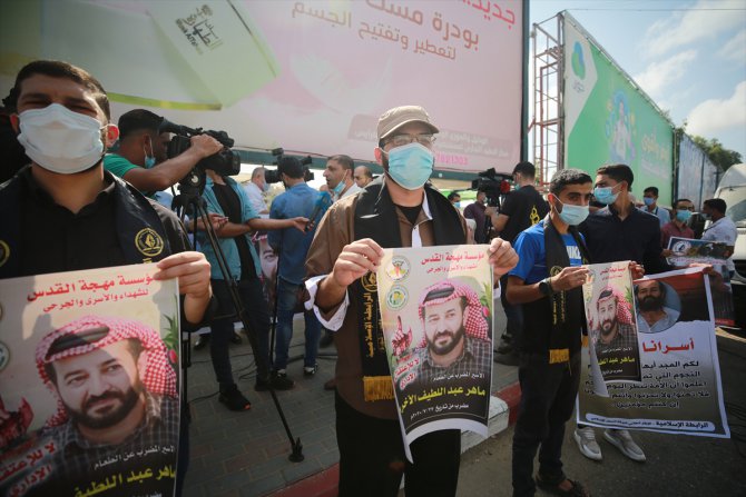 Gazzelilerden İsrail hapishanesinde açlık grevi yapan Filistinli tutukluya destek gösterisi