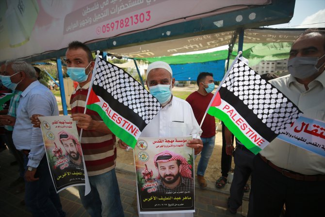 Gazzelilerden İsrail hapishanesinde açlık grevi yapan Filistinli tutukluya destek gösterisi