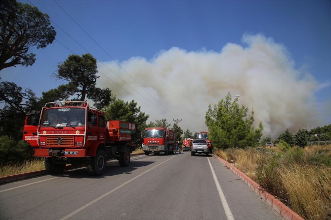 GÜNCELLEME - Hatay'daki orman yangını kontrol altına alınmaya çalışılıyor
