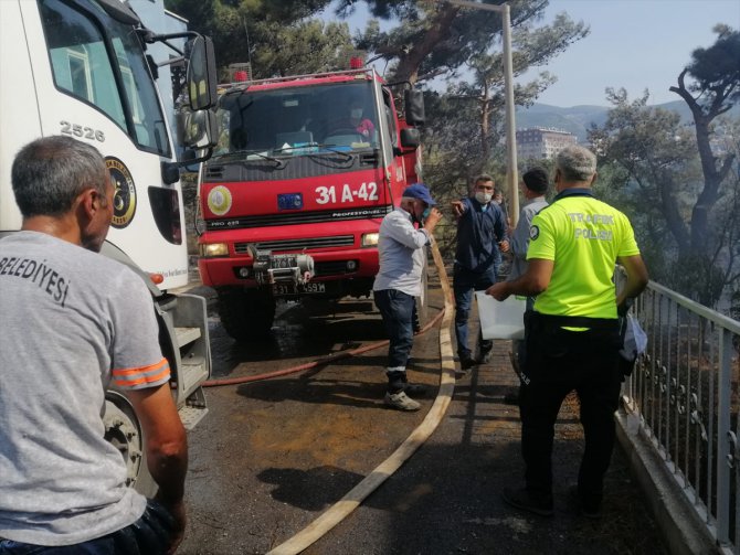 Hatay'daki yangınla mücadele eden "alev savaşçıları"na vatandaşlardan ayran ikramı