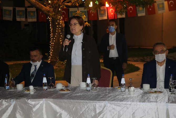 İYİ Parti Genel Başkanı Akşener, Yozgat'ta parti teşkilatı üyeleriyle bir araya geldi