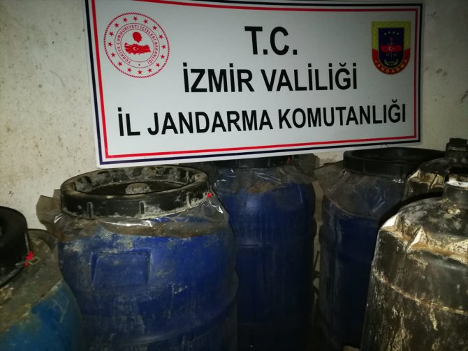 İzmir'de kaçak içki üretilen depoya düzenlenen baskında bir kişi gözaltına alındı