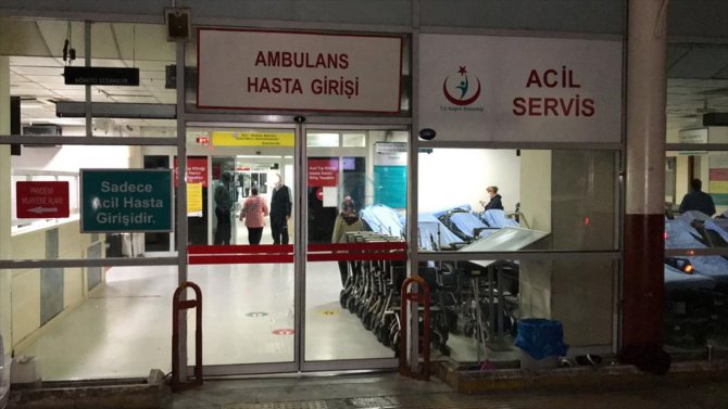 İzmir'de sahte içkiden zehirlendikleri şüphesiyle hastaneye başvuranlardan 4'ü hayatını kaybetti