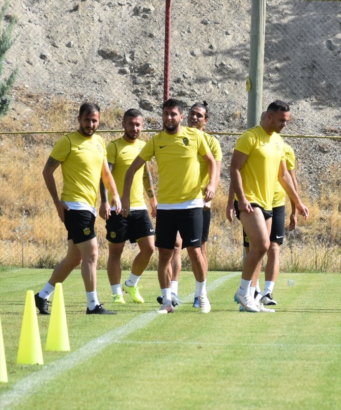 Yeni Malatyasporlu futbolcu Adem Büyük: "Rakiplerine korku veren bir takım olacağız"