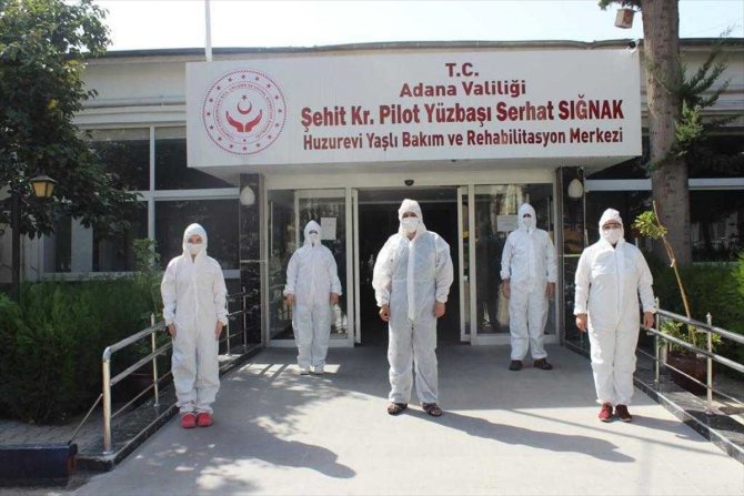 Adana'da huzurevi çalışanları ailelerinden 14 gün uzak kalıyor