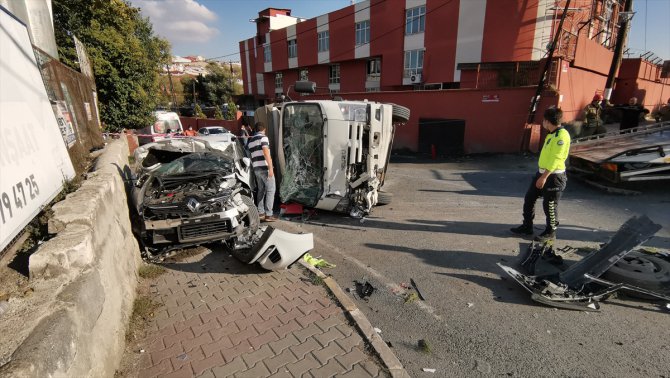 Gaziosmanpaşa'daki trafik kazasında 4 kişi yaralandı