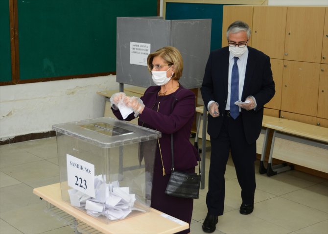 KKTC'de cumhurbaşkanı adayları oylarını kullandı