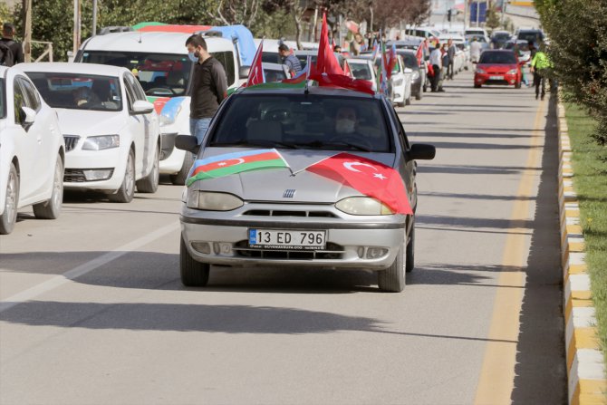 Van'da Azerbaycan'a destek için araç konvoyu oluşturuldu