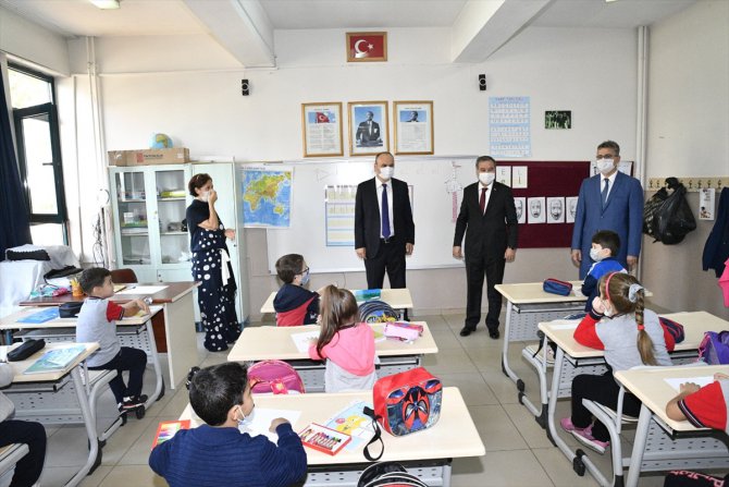 Edirne Valisi Ekrem Canalp yüz yüze eğitime başlayan okulları denetledi