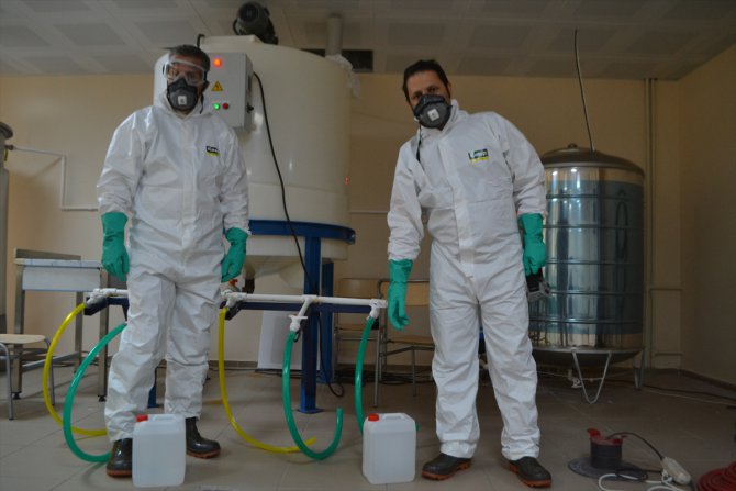 Kırklareli'nde lise öğrencileri günde bir ton dezenfektan üretiyor