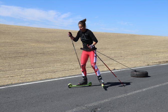 Ağrılı milli kayakçılar olimpiyat hedefiyle asfaltta güç depoluyor