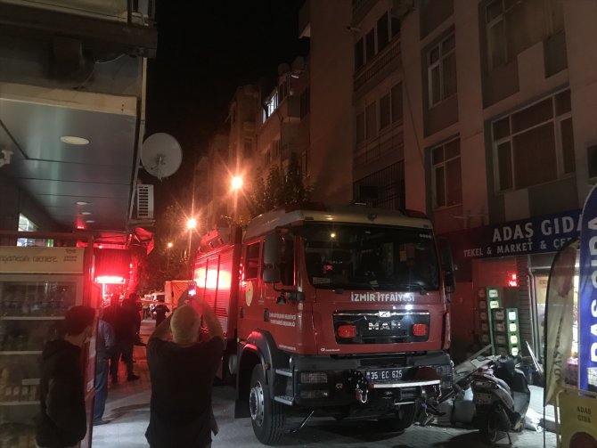 İzmir'de pencereden sarkarak polise direnen cezaevi firarisi ikna edilerek teslim oldu