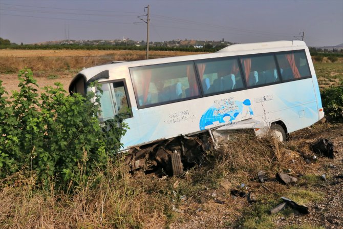 Osmaniye'de midibüs ile otomobil çarpıştı: 6 yaralı