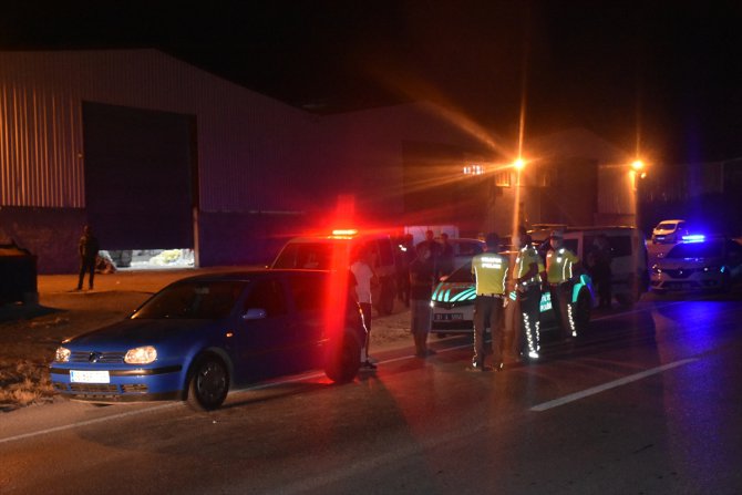 Adana polisin "Dur" ihtarına uymayan sürücü kovalamaca sonucu yakalandı