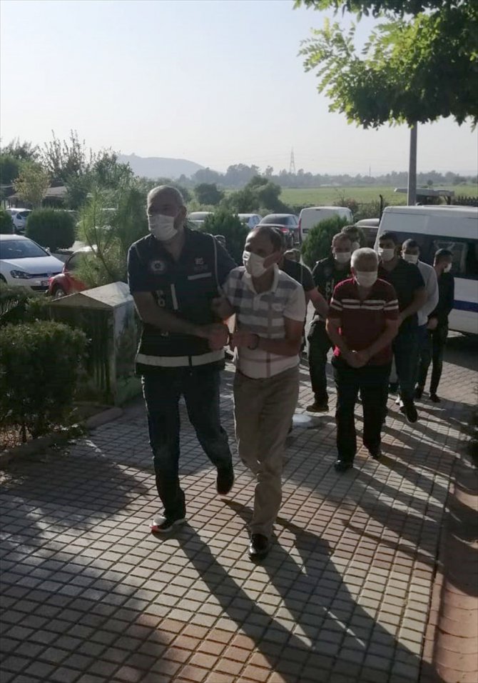 Adana'da suç örgütü operasyonunda gözaltına alınan 10 zanlıdan 3'ü tutuklandı
