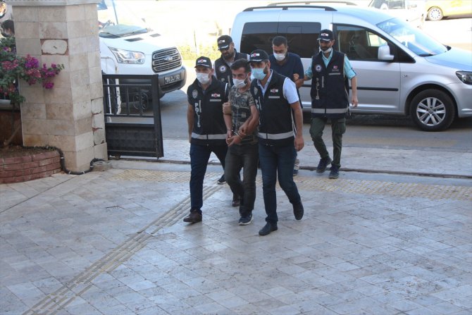Aydın'da başkasına ait evi satmaya çalıştığı iddia edilen 6 kişi suçüstü yakalandı