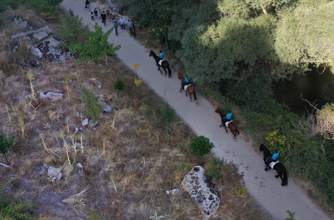 "Kapadokya'nın İncisi" Ihlara Vadisi'nde atlı birlikler turistlerden yoğun ilgi görüyor
