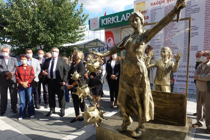 Kırklareli'nde Kovid-19 ile mücadelede hayatını kaybeden sağlıkçılar için sergi açıldı