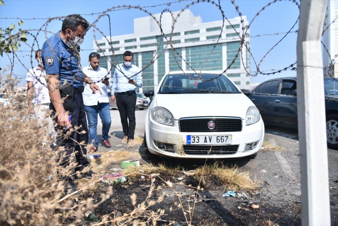 Mersin'de adliye otoparkı civarında çıkan yangında 4 araç hasar gördü