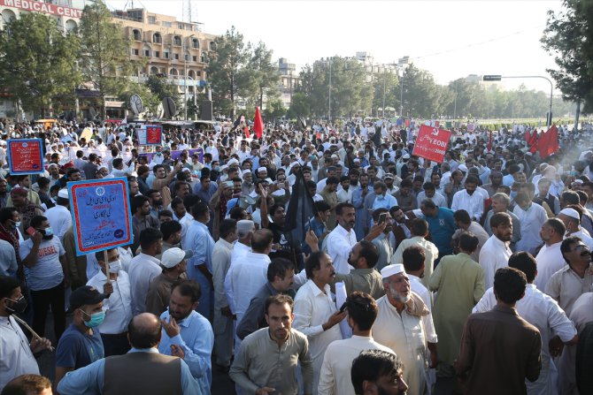 Pakistan'da kamu çalışanlarından "hayat pahalılığı" protestosu