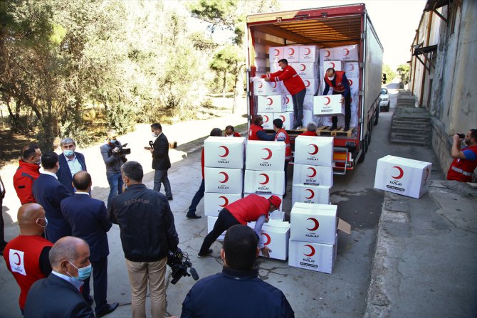Türk Kızılayın Azerbaycan'a gönderdiği yardım, Bakü'de yetkililere teslim edildi