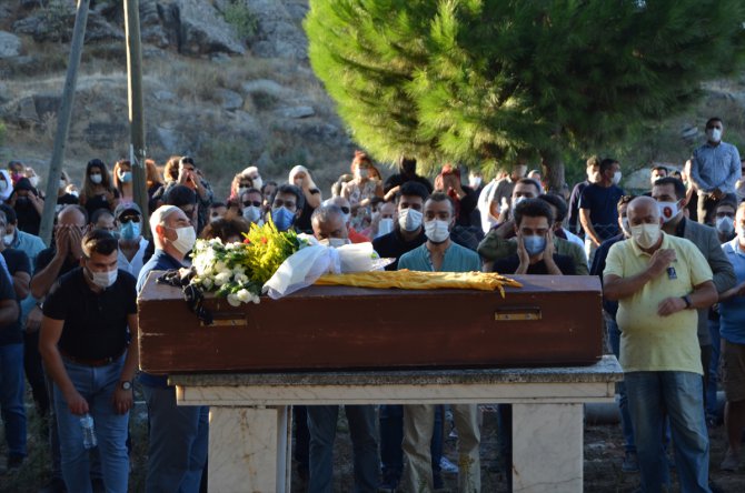 Aydın'da öldürülen emekli hemşire son yolculuğuna uğurlandı
