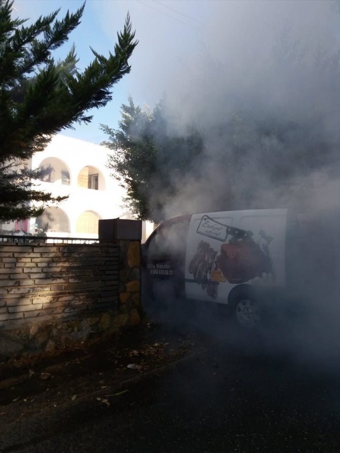 Bodrum'da hafif ticari araçta yangın