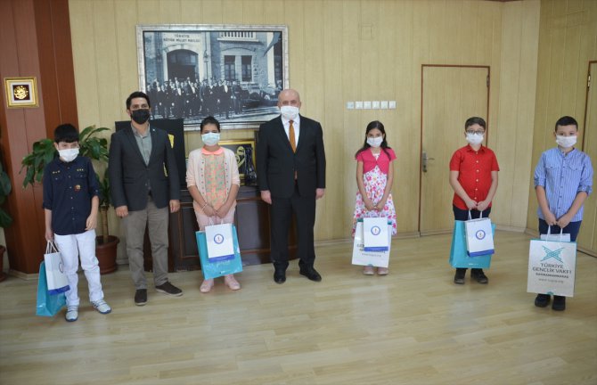 Kahramanmaraş'ta TÜGVA'nın düzenlediği online yaz okulunda başarılı öğrenciler ödüllendirildi